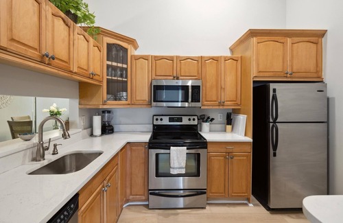 Jupiter Village Condominio | Newly Furnished condo, close to beautiful Jupiter and Juno Beaches.