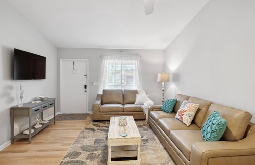 Jupiter Village Condominio | Newly Furnished condo, close to beautiful Jupiter and Juno Beaches.