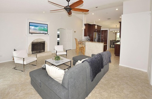 Sebastian Highlands Casa | Newly Furnished/Heated pool, Game room, 10 mins from Beach