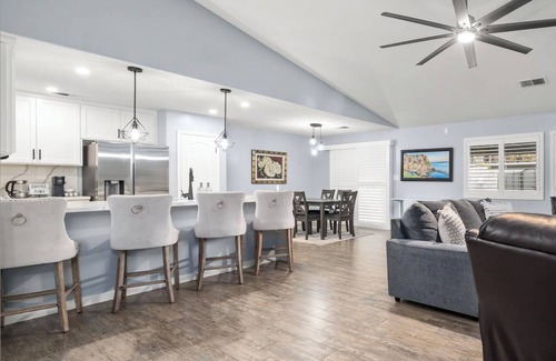 Greenacres Casa | Newly Furnished Home in Safe Quiet Neighborhood with Pool Near Shops & Dining