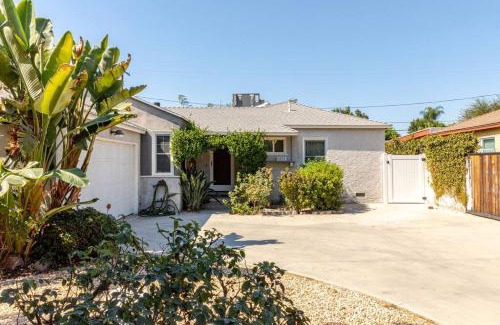 Reseda Casa | Newly Furnished Pool House