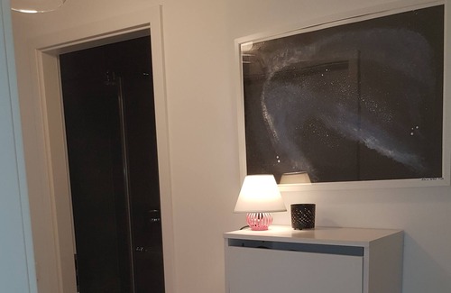 Lindenthal Condominio | Habitación privada recién amueblada + baño + Netflix