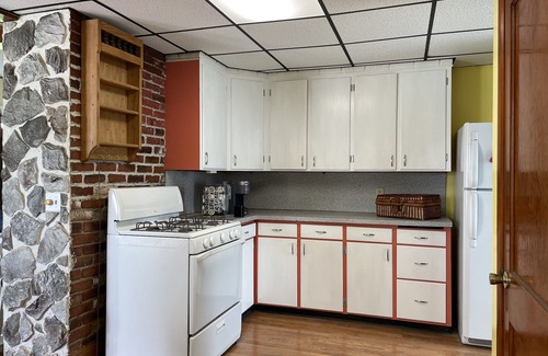 Lily Dale Casa | Newly Listed! Join us for our 2nd season of hospitality at The Pineapple Place.