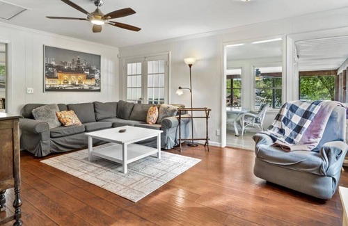 Gravois Mills Casa | Newly Listed! Rustic Waters-edge Retreat