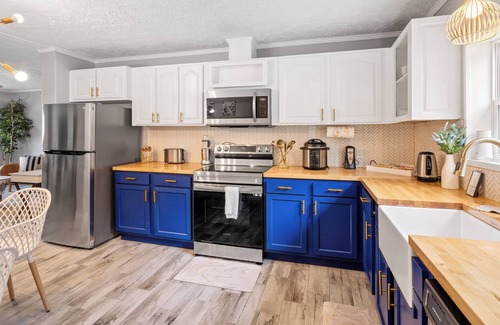 Daphne Casa | Newly Listed! Traveling nurses and business professionals welcome!