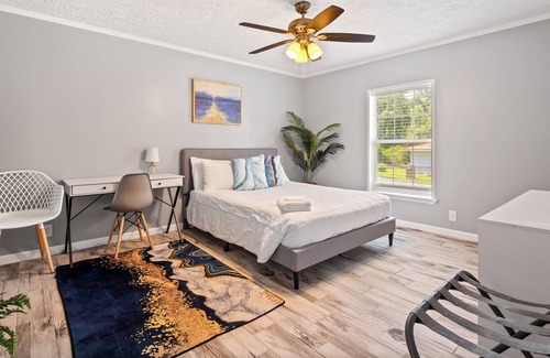 Daphne Casa | Newly Listed! Traveling nurses and business professionals welcome!