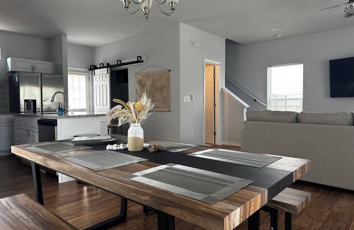 San Antonio Casa | Newly Modeled Family-Sized Condo 5 mins away from Downtown San Antonio!