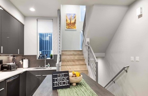 Fairmount Park Casa | Newly Modern 2B2B Home near Seatac - Golf course
