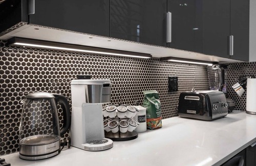 Fairmount Park Casa | Newly Modern 2B2B Home near Seatac - Golf course