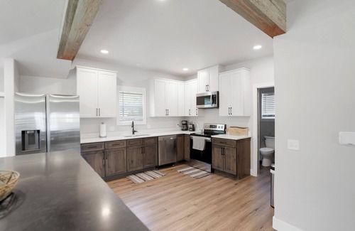Sheridan Casa | Newly Re-Finished 2 bed, 1 bath close to downtown