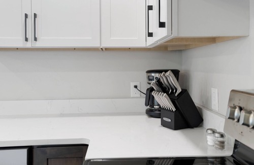 Sheridan Casa | Newly Re-Finished 2 bed, 1 bath close to downtown