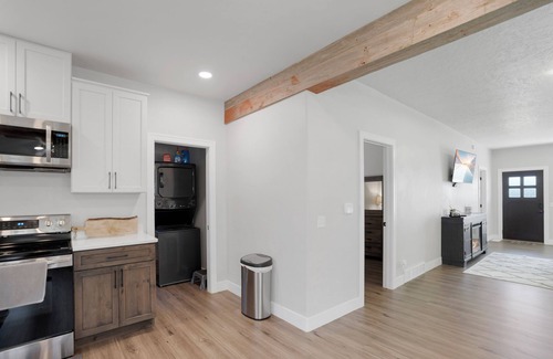 Sheridan Casa | Newly Re-Finished 2 bed, 1 bath close to downtown