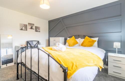 Northampton Casa | Newly Refurbed, Driveway, 4-BR House, Ensuite
