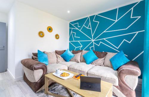 Northampton Casa | Newly Refurbed, Driveway, 4-BR House, Ensuite