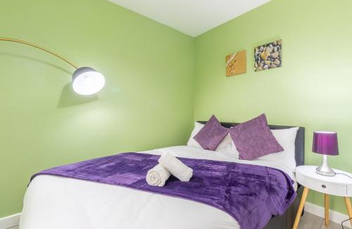 Northampton Casa | Newly Refurbed, Driveway, 4-BR House, Ensuite