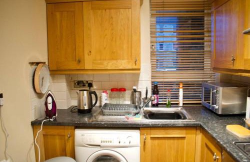 Restalrig Apartamento | Newly Refurbed Home with Free Parking