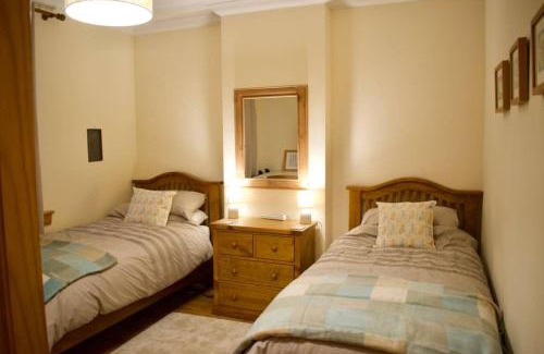 Restalrig Apartamento | Newly Refurbed Home with Free Parking