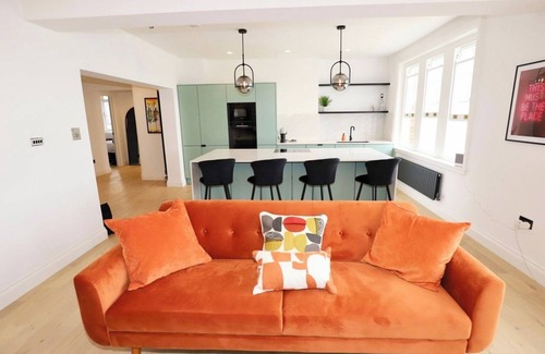 Canary Wharf Apartamento | Newly Refurbished w/ River Views