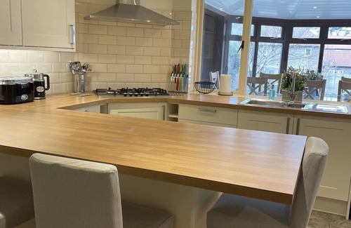 West Knighton Cabaña | Newly refurbished thatched cottage in beautiful sleepy village