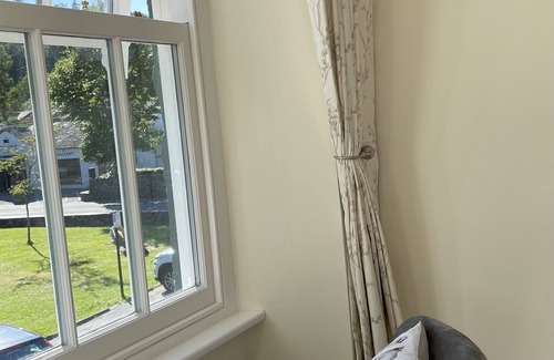 Grasmere Apartamento | Newly refurbished 2 bedroom, 2 bathroom apartment right in the heart of Grasmere