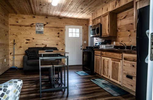 Albany Cabina | Newly Refurbished 2 Bedroom Duplex cabin in Albany, KY with Slip, Wi-Fi #19