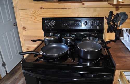 Albany Cabina | Newly Refurbished 2 Bedroom Duplex cabin in Albany, KY with Slip, Wi-Fi #19