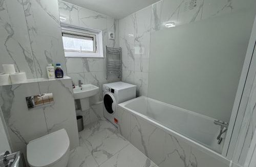 Custom House Apartamento | Newly Refurbished 2BD Flat Close to ExCel London
