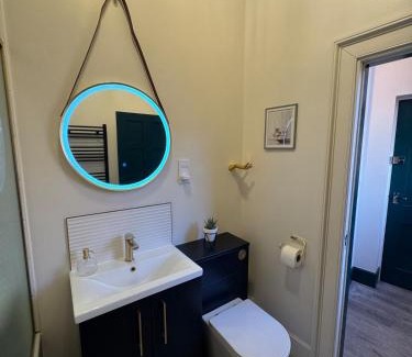 Gloucester Apartamento | Newly refurbished, 2BD, 1Bath, Free Parking, Central