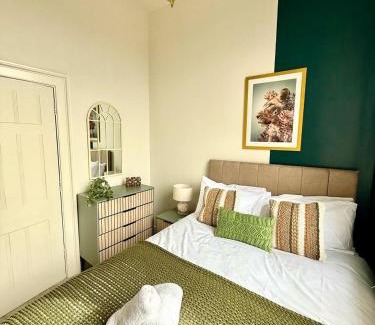 Gloucester Apartamento | Newly refurbished, 2BD, 1Bath, Free Parking, Central