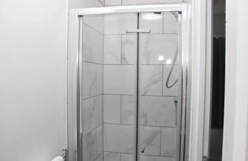 Staines Casa | Newly Refurbished 3 Bed 2.5 Bath House in Staines