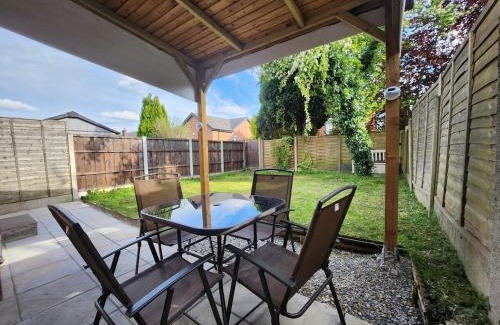 Bolton Casa | Newly Refurbished 3 Bedroom House with Lovely Garden