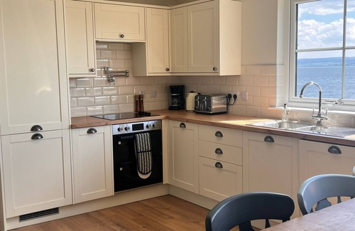 Fortrose Cabaña | Newly refurbished 4 bedroom house on the waterfront in historic Fortrose