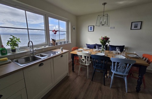 Fortrose Cabaña | Newly refurbished 4 bedroom house on the waterfront in historic Fortrose
