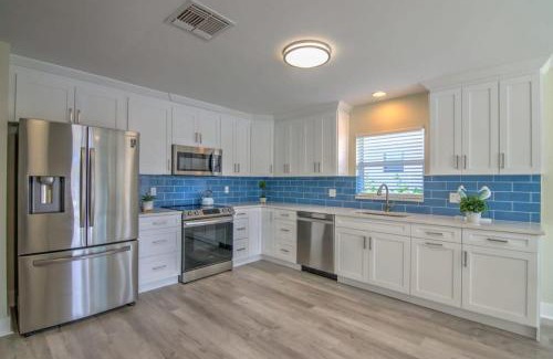 Naples Park Casa | Newly Refurbished Naples Park Cottage with a Heated Pool