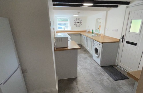 Sutton Maddock Cabaña | Newly refurbished semi-detached cottage set on the banks of the River Severn