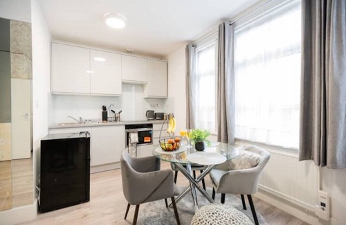 College Park and Old Oak Apartamento | Newly refurbished Studio in Kensal green