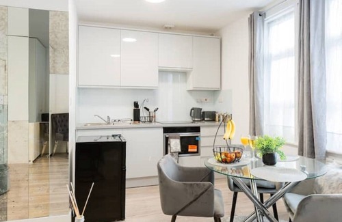 College Park and Old Oak Apartamento | Newly refurbished Studio in Kensal green