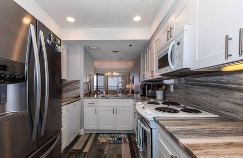 New Smyrna Beach Condominio | Newly Remodeled Ocean Front Condo New Smyrna Beach FL - No Drive Beach!!