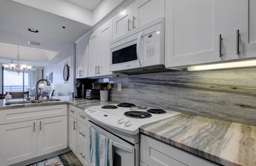 New Smyrna Beach Condominio | Newly Remodeled Ocean Front Condo New Smyrna Beach FL - No Drive Beach!!
