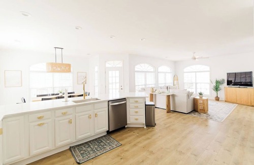 Ash Casa | Newly remodeled for 2025: Gorgeous 2nd row home w/ Ocean Views, 5BR, Pool