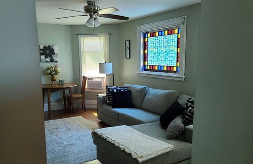 Perry Apartamento | Newly Remodeled 1 bedroom lower with full kitchen and bath