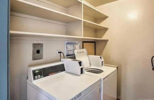 McCully - Moiliili Apartamento | NEWLY Remodeled 2 BDRM Queen