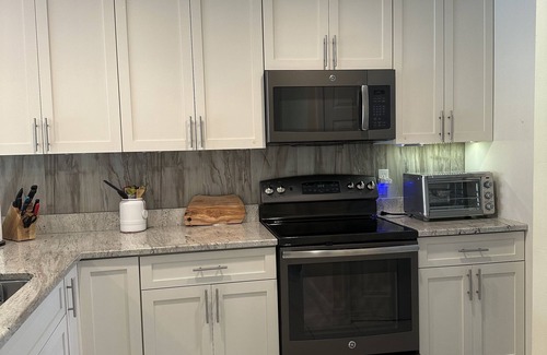 Imperial Golf Estates Apartamento | Newly remodeled 2 bedr+den, 2 baths, balcony with lakeview in N Naples Florida