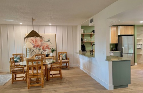 Mariner Sands Condominio | Newly remodeled 2-BR condo in peaceful Stuart - Pool, Fitness Center, WiFi, AC.