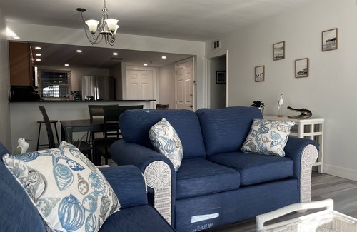 Lely Golf Estates Condominio | Newly Remodeled 2bed/2bath Condo in the desirable Lely neighborhood!