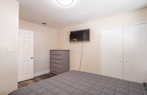 Riverside Apartamento | Newly Remodeled 2bedroom Apartment by the Riverside Plaza