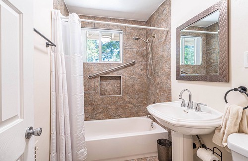 Riverside Apartamento | Newly Remodeled 2bedroom Apartment by the Riverside Plaza