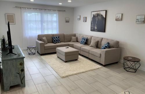 Central Naples Apartamento | Newly remodeled 2br, 2ba condo in Naples Bath and Tennis