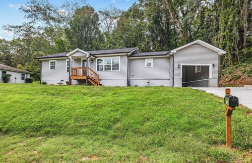 Gainesville Casa | Newly Remodeled 3 Bedroom Home in The Heart of Gainesville