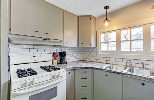 Lakeview Casa | Newly remodeled 3 bedroom, 1 bath Lake getaway home.